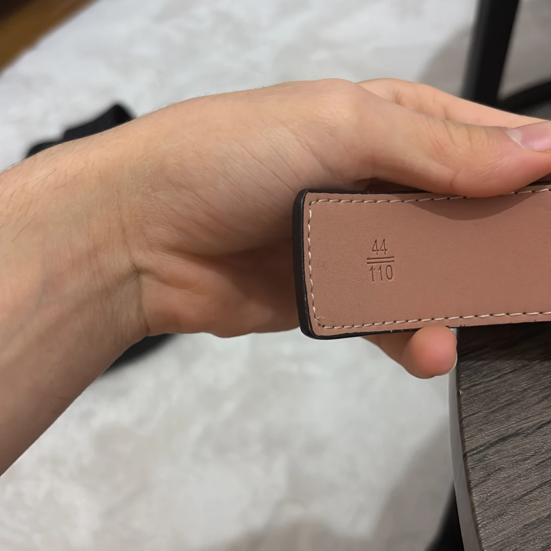 Säljer en svart brun bält fin - 2