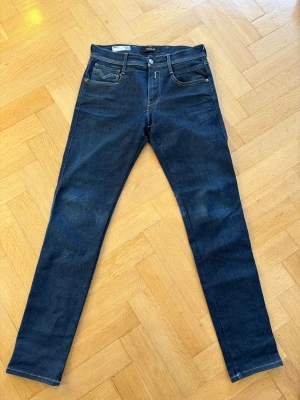 Replay anbass - Säljer dessa Replay anbass i storlek 30/32 i fint skick!