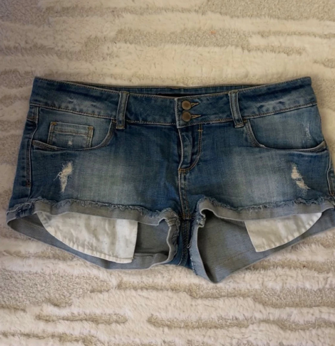Blå denimshorts med låg midja - 3
