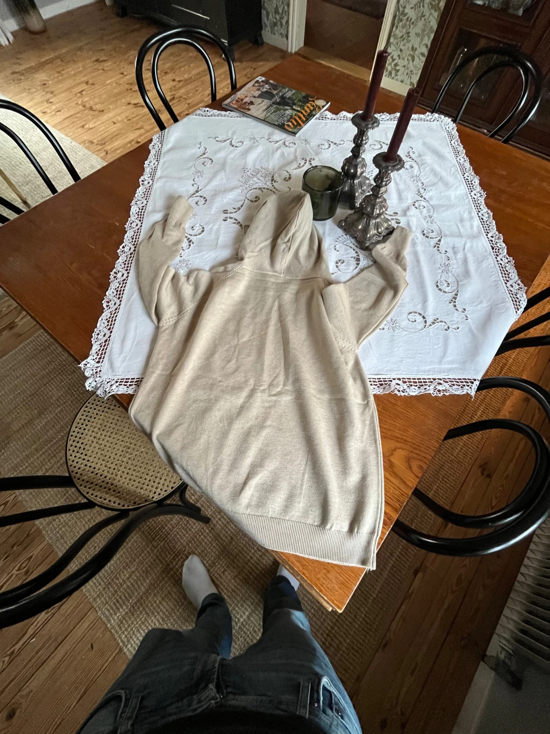 Beige hoodie med snörning - 2