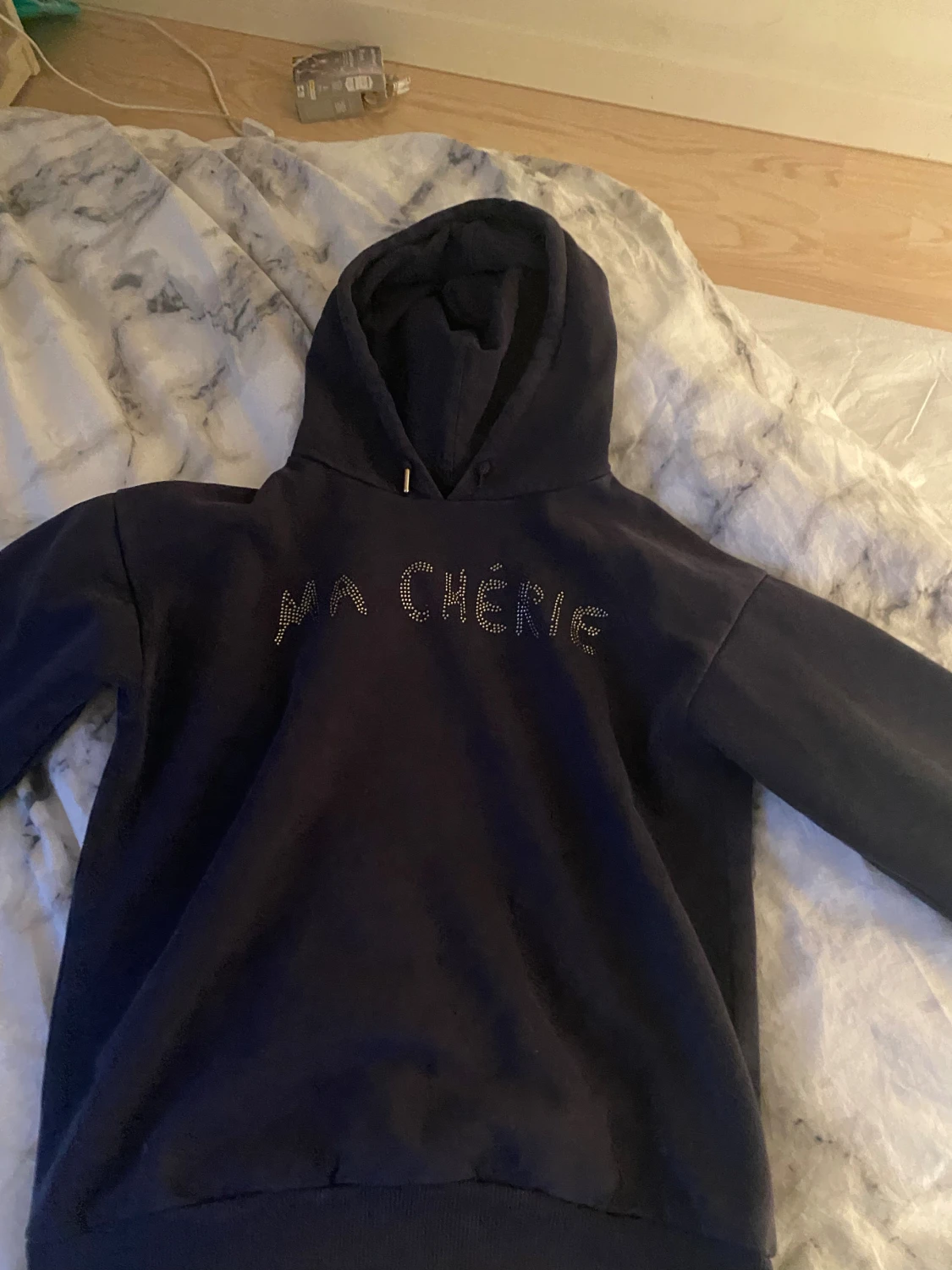 Mörkblå hoodie med strass Ma Chérie