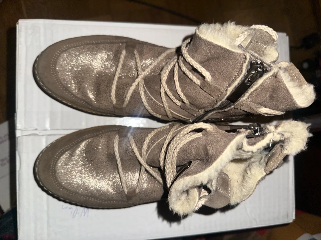 Beige mockaboots med snörning och dragkedja - 4