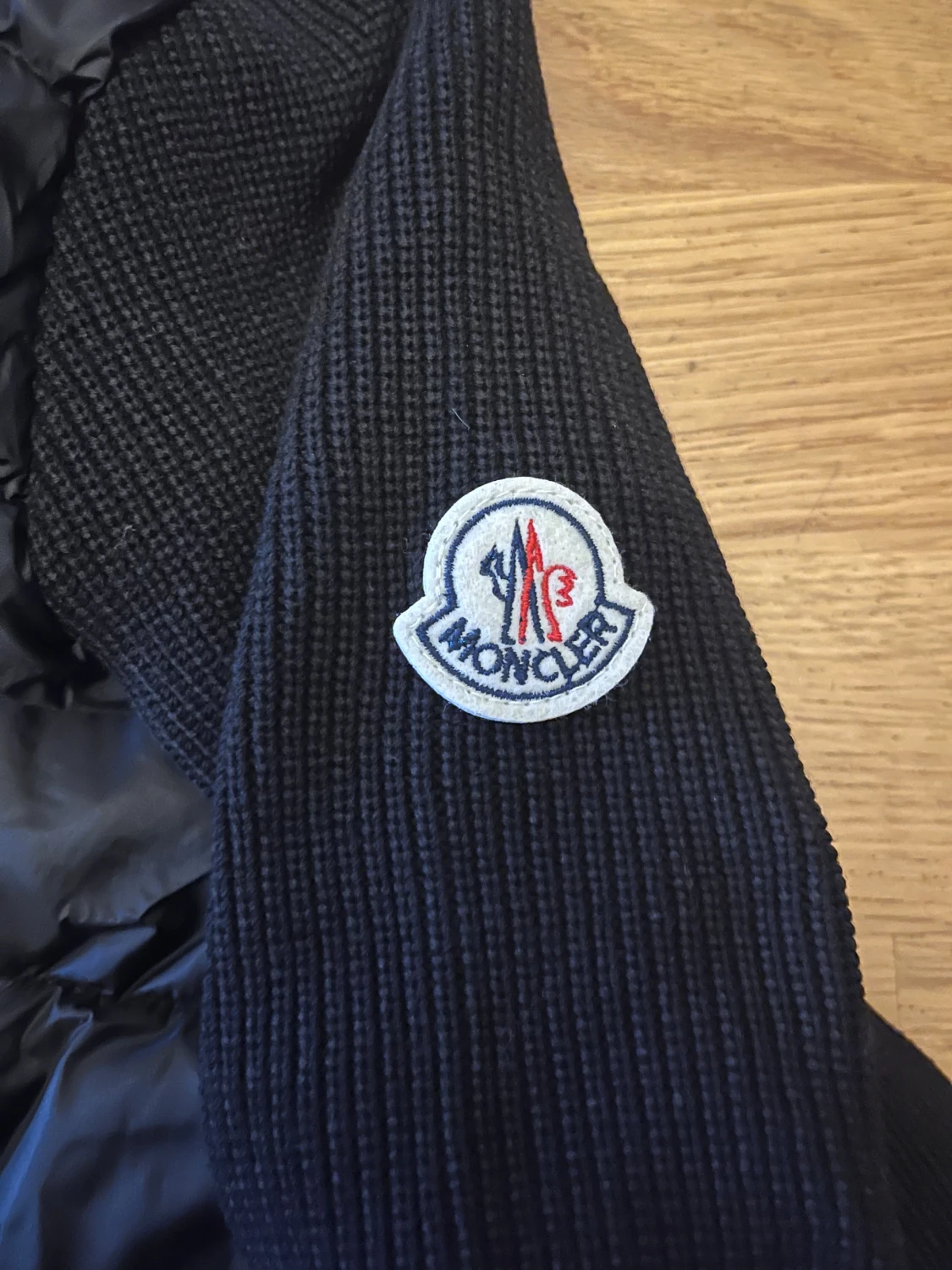 Svart pufferjacka från Moncler - 1