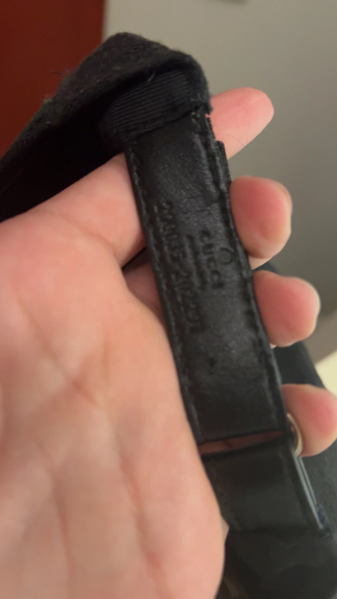 Svart keps från Gucci med läderdetaljer - 3