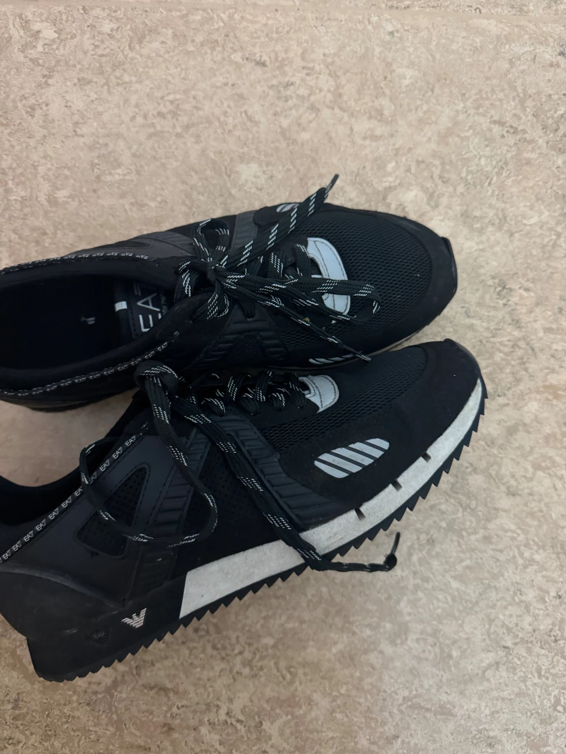 Svarta sneakers från Emporio Armani - 2