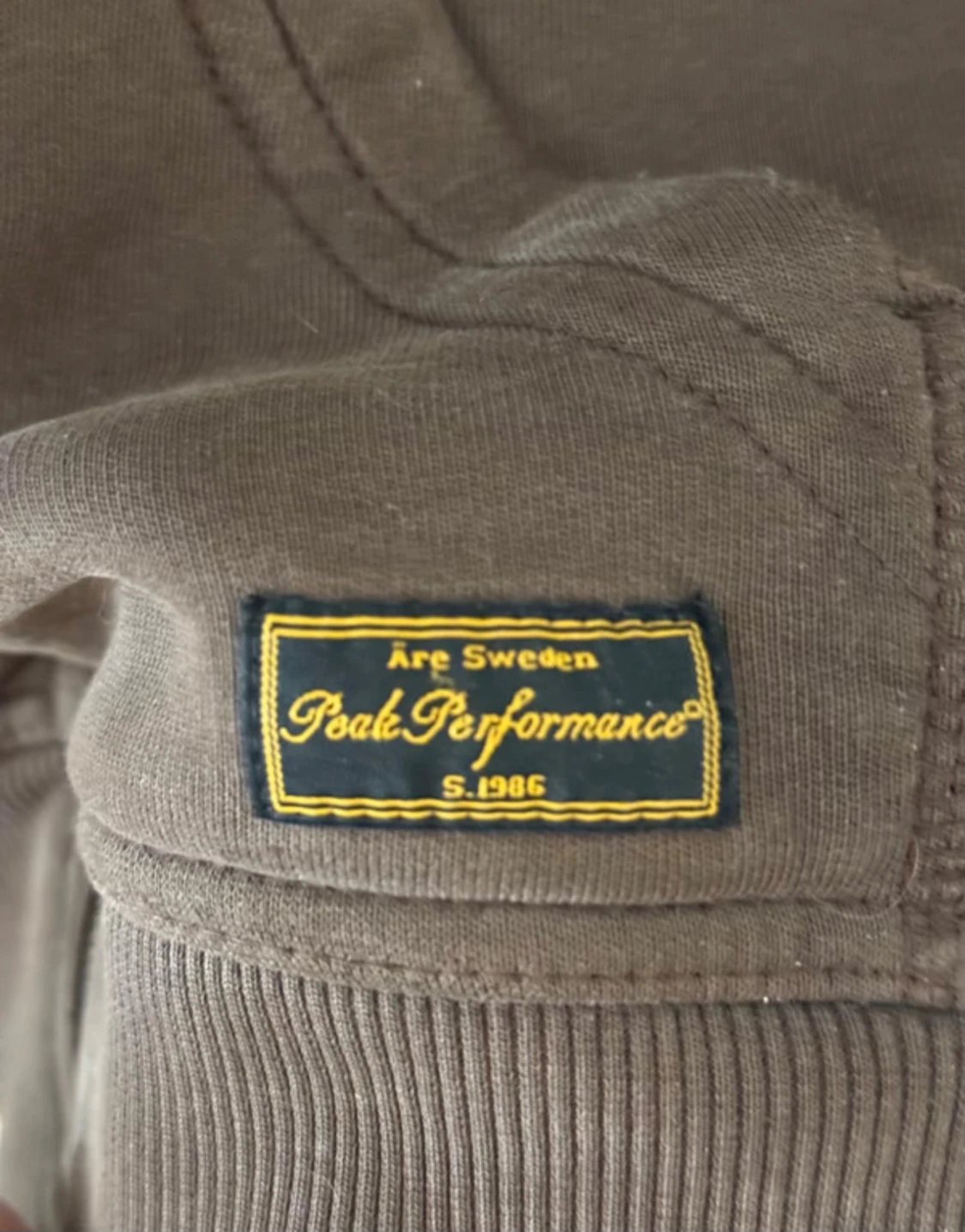 Brun Peak Performance hoodie med dragkedja - 1