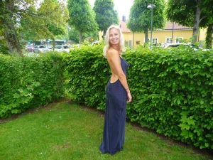 Mörkblå balkläning med öppen rygg - Balkläning från rat and boa , nypris är ca 4000 pågrund av tullen , nyskick för har bah använt den en gång på min bal , jag är 173 på bilderna och tror den är i xs eller s men jag brukar ha s i kläder ❤️