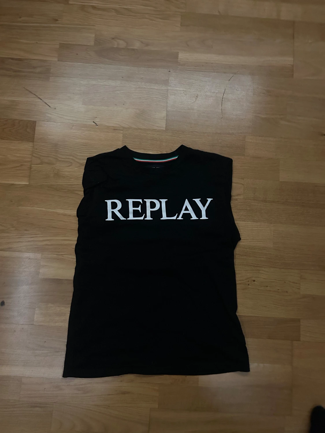 Svart tisha från Replay