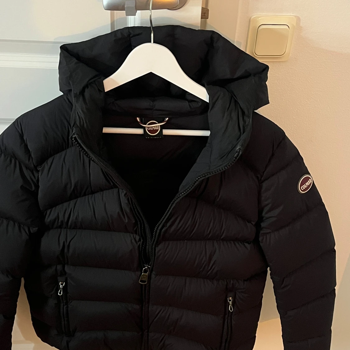 Svart dunjacka från Colmar med huva - 1