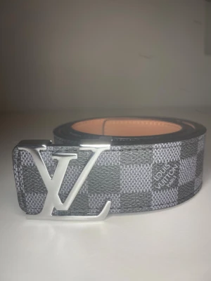 Svart Bälte - Skicka för frågor