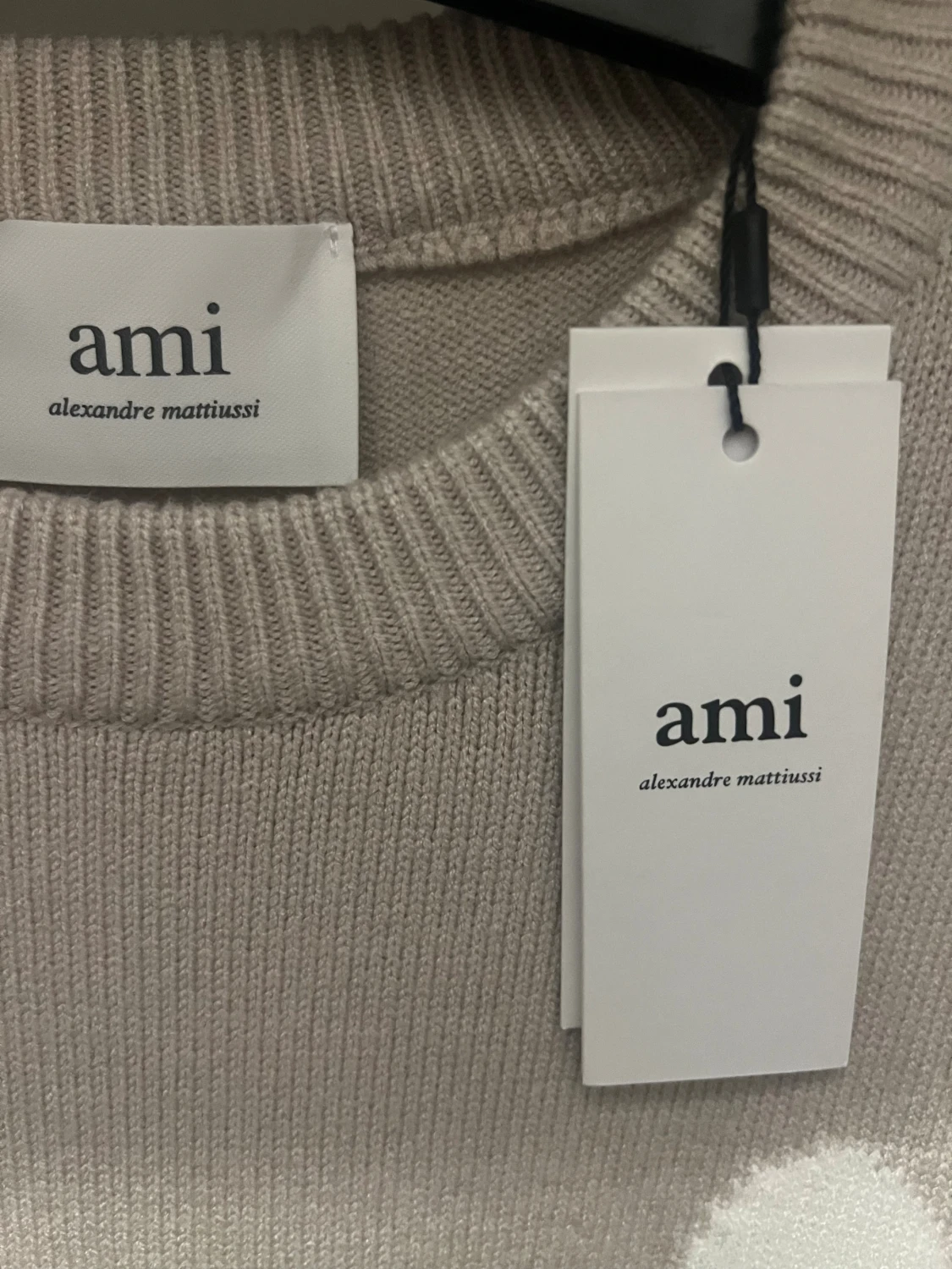 Beige stickad tröja från Ami - 1