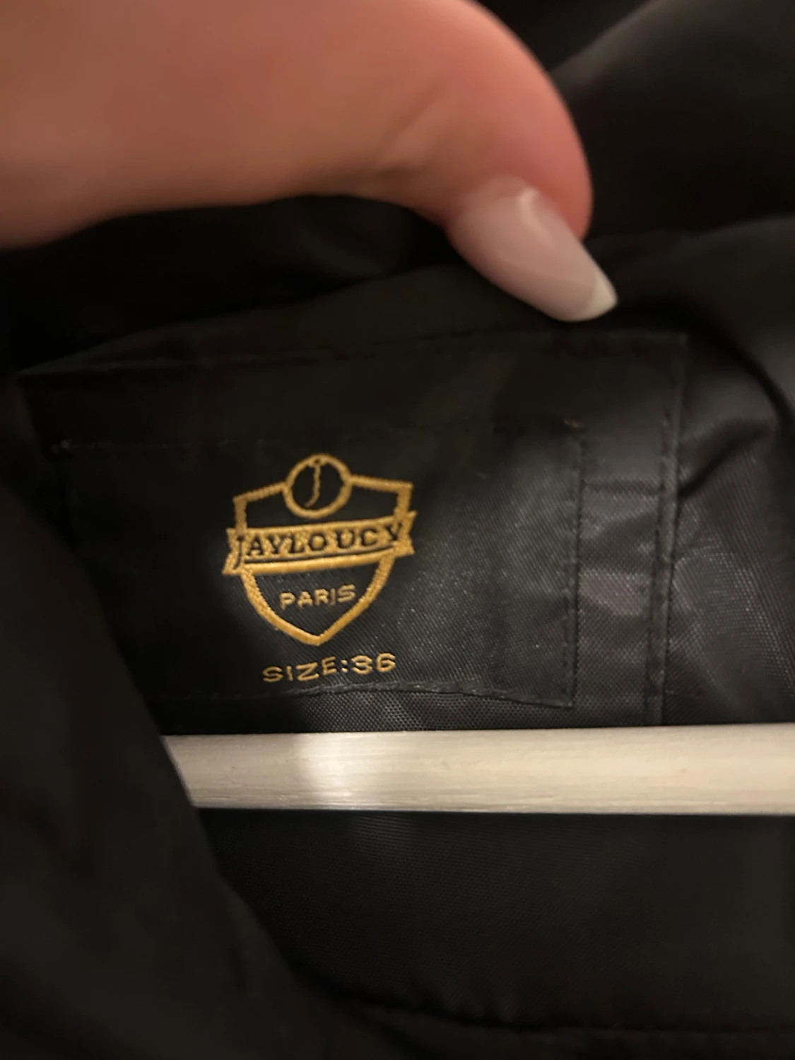 Svart pufferjacka med päls från Jayloucy - 3