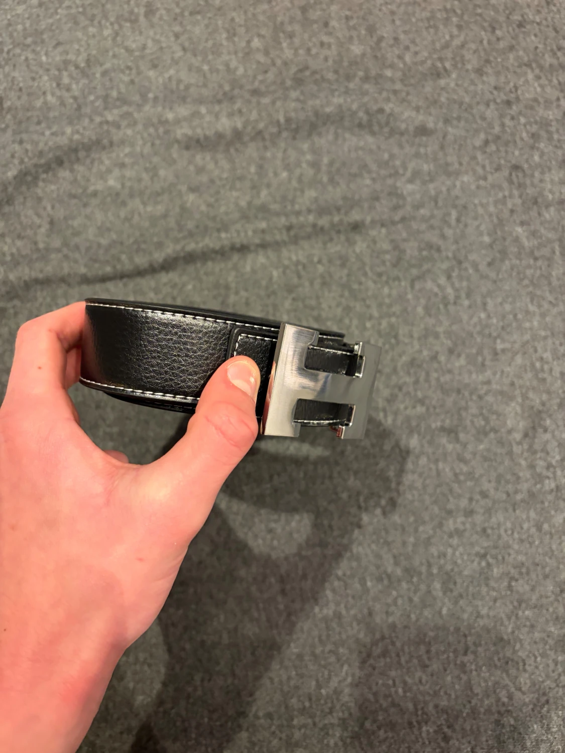 Svart  skärp med H-spänne - 1