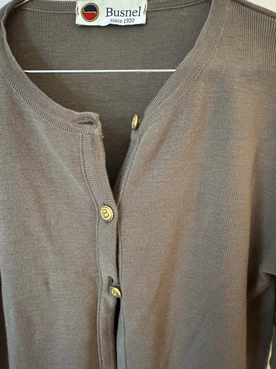 Khaki/brun kofta från Busnel med guldknappar - 2