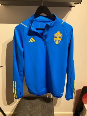 Sverige tröja - Säljer denna Sverige tröjan i nyskick