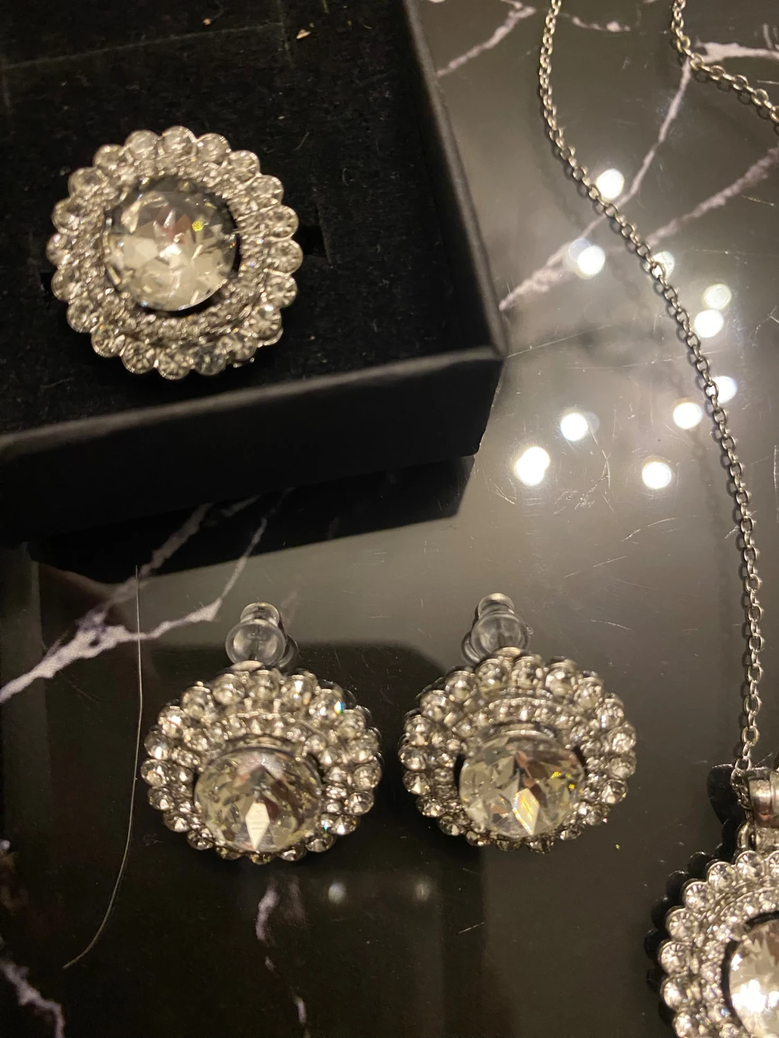 Smyckesset i presentask - 2