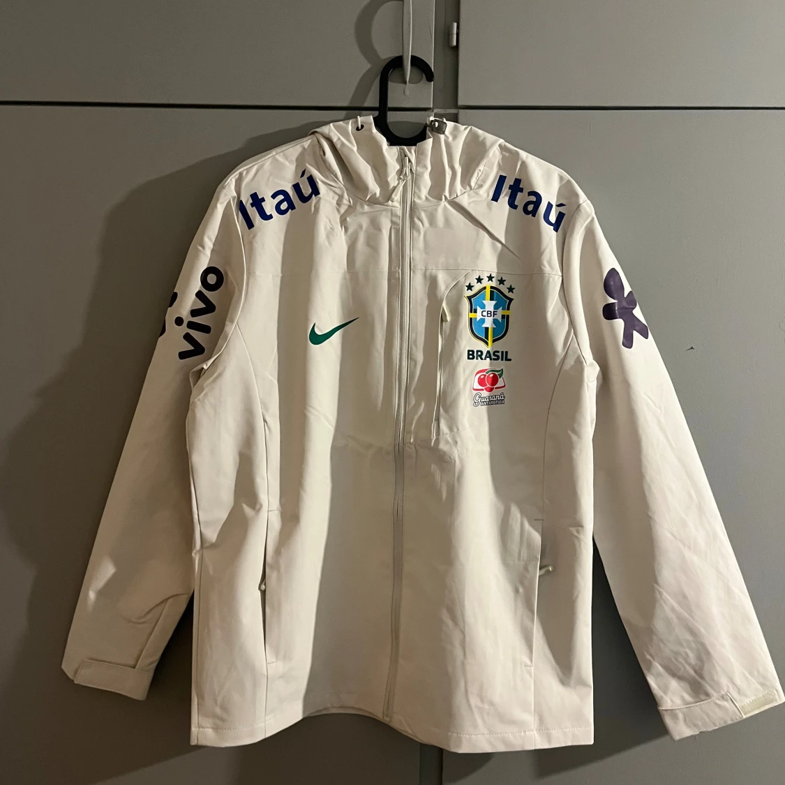 Vit Brasil Nike vindjacka med huva