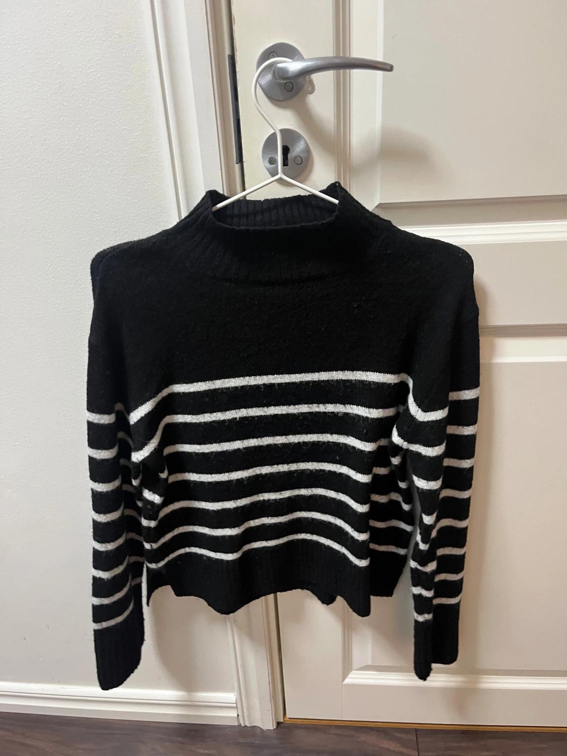 Svart och vit randig tröja 