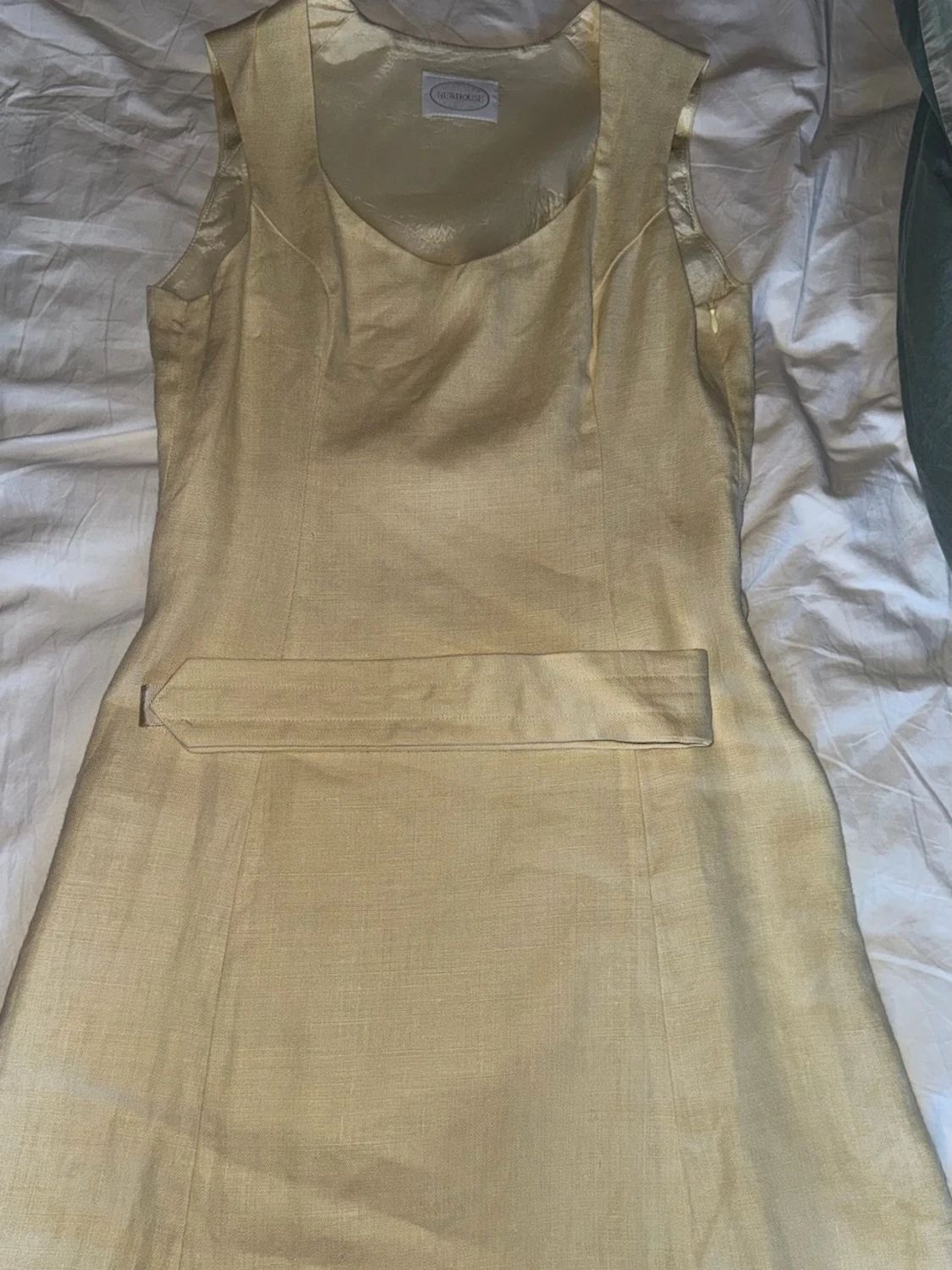 Ljus ärmlös klänning med knyt - 4