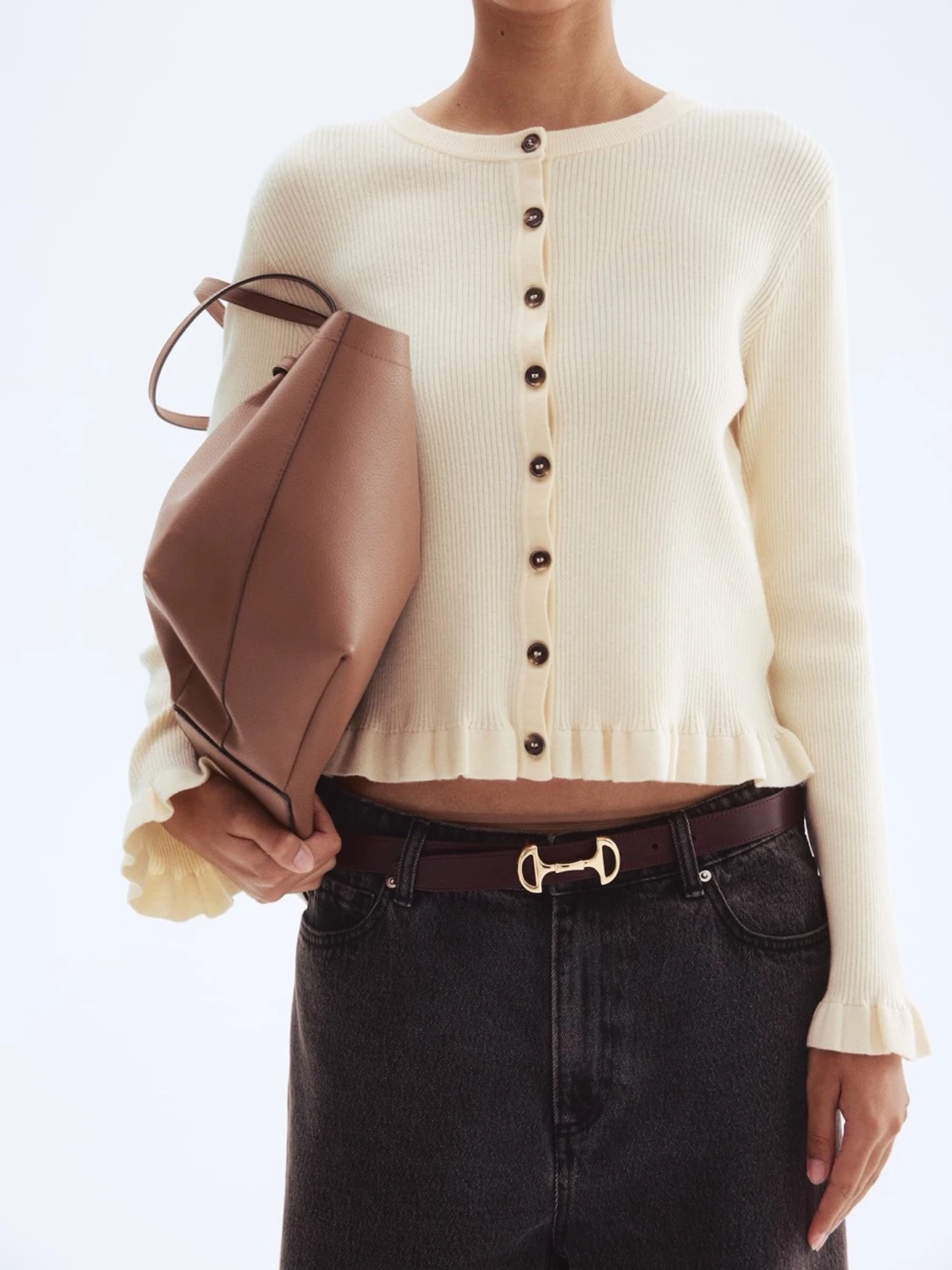 Beige ribbad kofta med volangkantp - 1