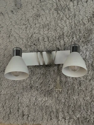 Sänglampa - Fästes på väggen