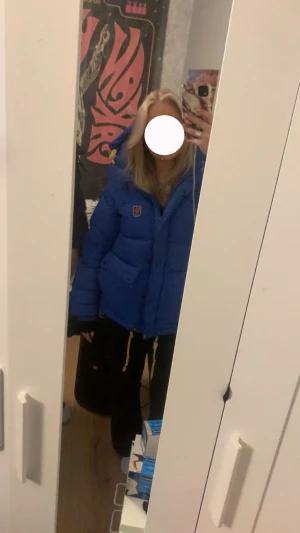 Blå dunjacka från Fjällräven( BYTES) - (BYTES MOT ANNAN FÄRG i storlek s och samma modell)  säljer även till rätt pris 