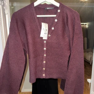 Figursydd cardigan - Helt ny med lappar