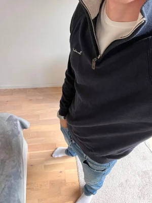Blå halfzip - Hej! Säljer nu min blåa stickade halfzip i storlek M. Pris 225kr men kan gå ner vid smidig affär. Den är i mycket bra skick. Hör av dig vid frågor elelr pris förslag✅😊postar samma dag 