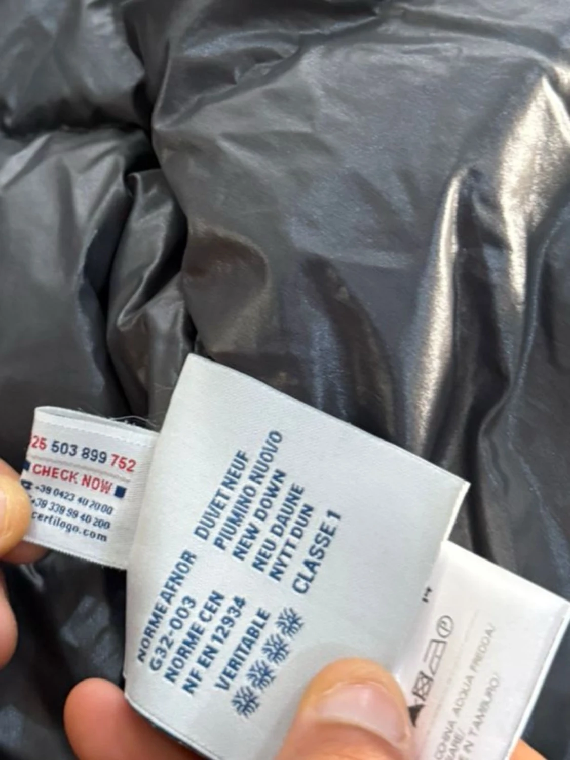 Moncler svart dunjacka – klassisk & varm, fint skick - 4