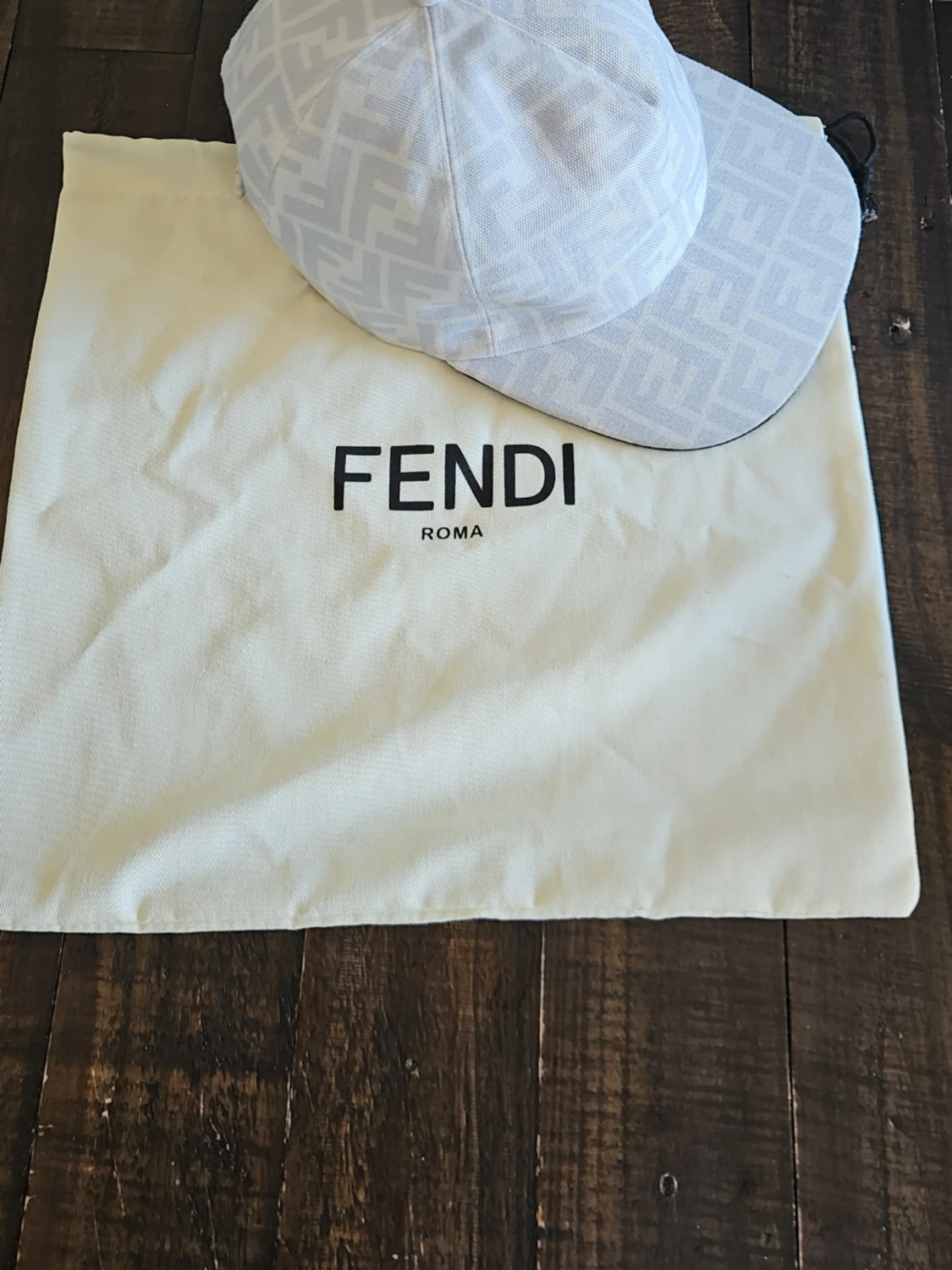 Fendi keps