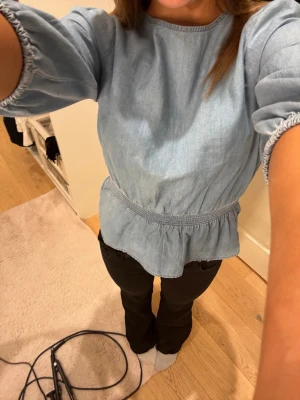 Blus  - Från Lindex i strl 158. Men passas XS/S