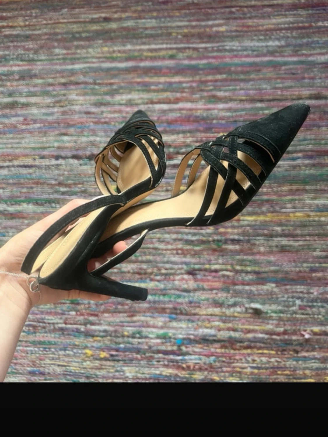 Svarta pumps i mocka från H&M - 1