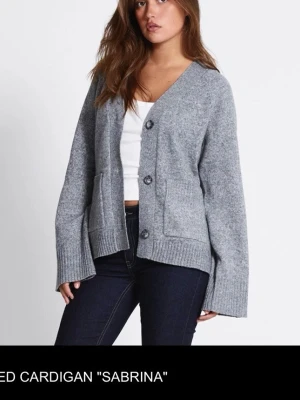 Grå stickad kofta  - Mysig grå kofta från lager 157💕