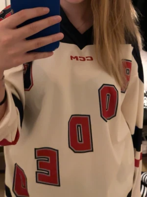 Bolaget hockeytröja - Bolagets hockeytröja, endast använd 1 gång