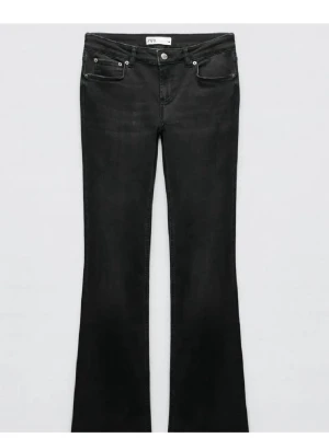 zw bootcut lågmidjade jeans från Zara - Väldigt snygga jeans från Zara med låg midja i stretchigt material❤️ 