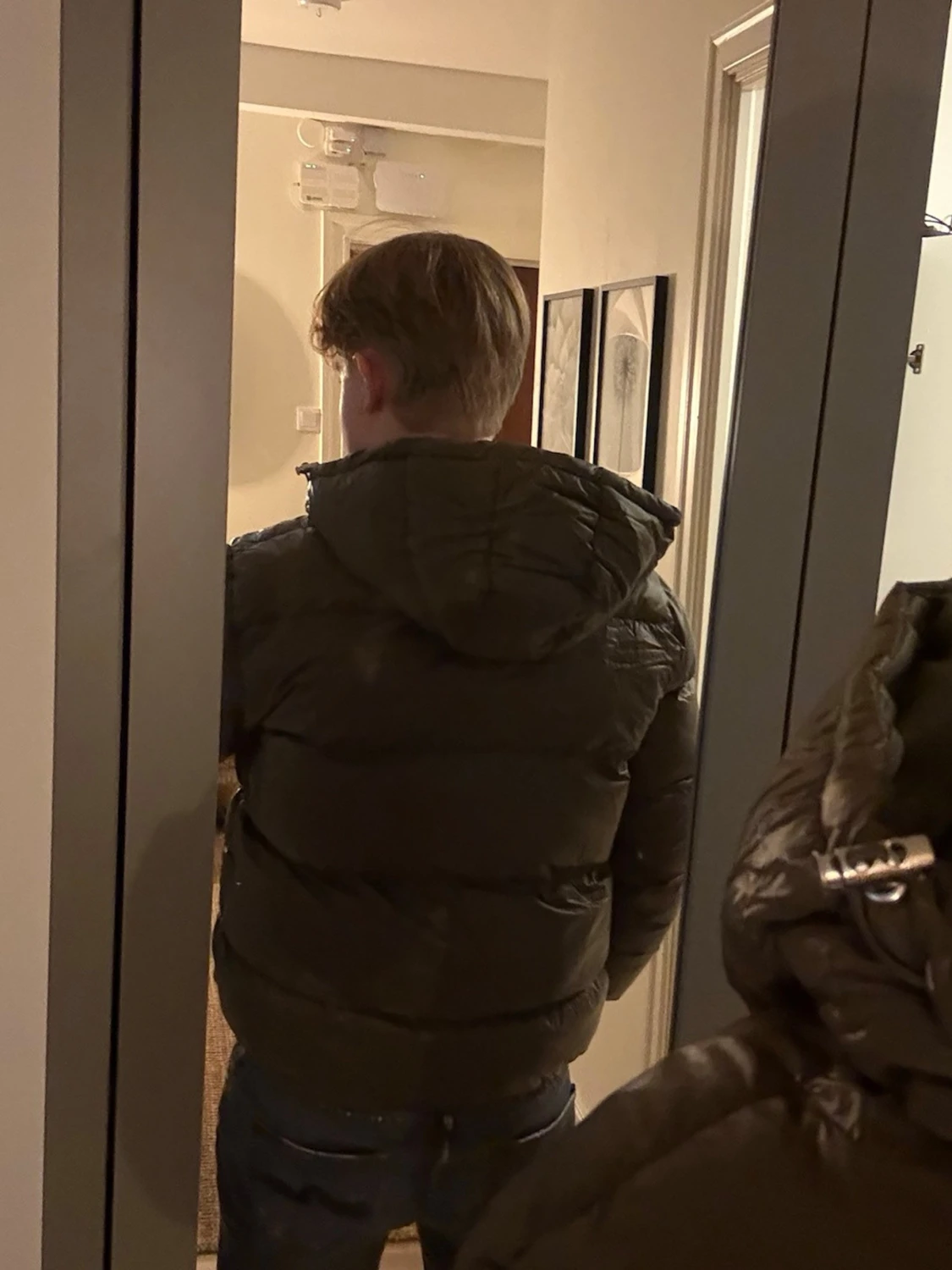 Olivgrön pufferjacka med huva - 1