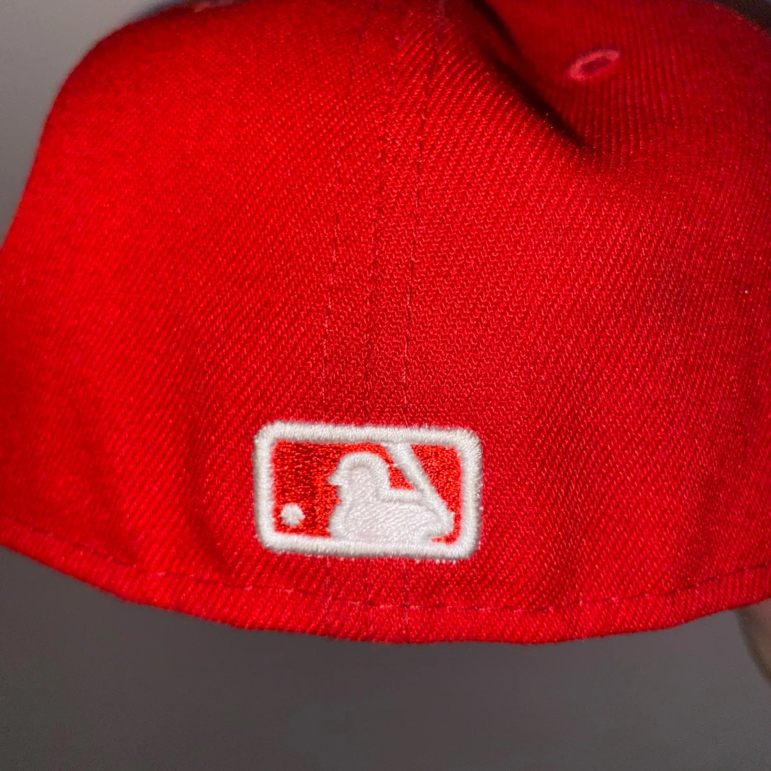 Röd LA New Era keps med brodyr - 3