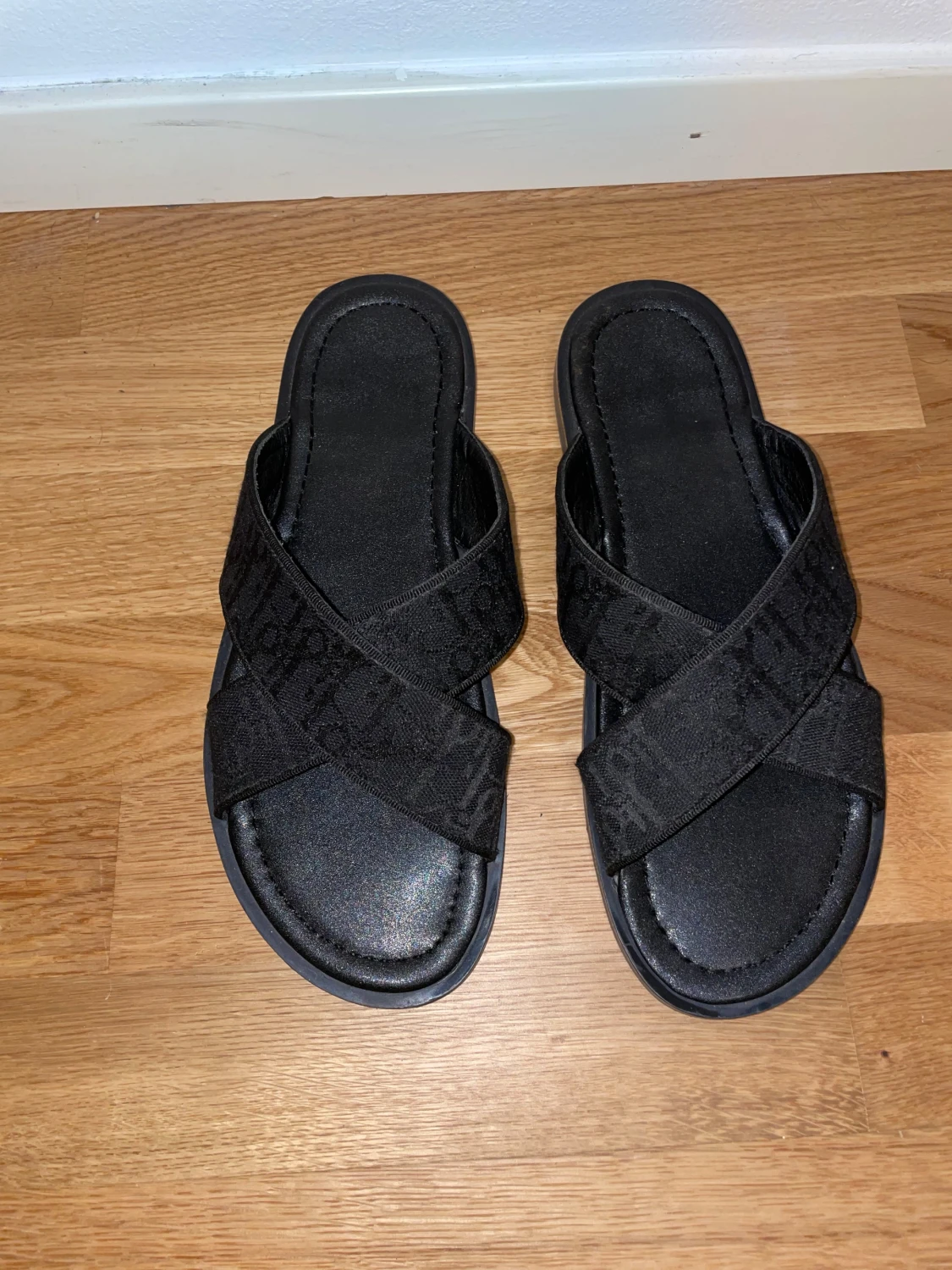 DI0R Svarta sandaler  