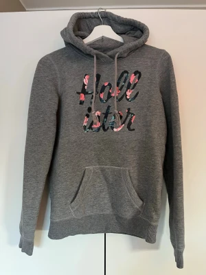 Hollister xs i fint skick - Hollister i fint skick i storlek XS. Inga synliga defekter.