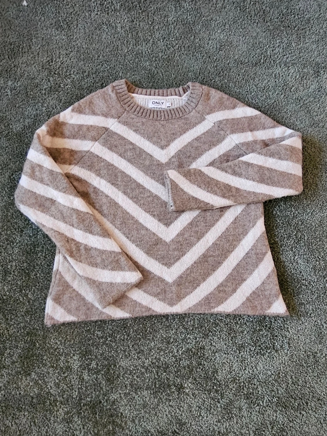 Stickad tröja - only
