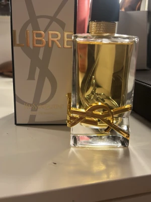 YSL Libre Eau de Parfum - Fick i julklapp men tyvärr inte den jag ville ha, har bara sprejat en gång för att lukta på den!