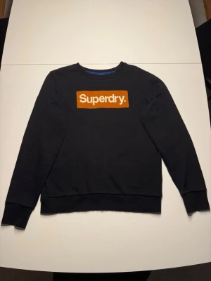 Superdry tröja i Large - Riktigt snygg Superdry dröja är perfekt skick, storlek Large