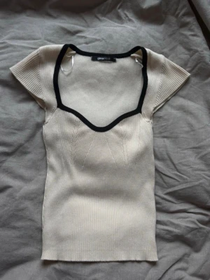 Söt topp - Super söt topp från Gina