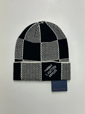 Lv Mössa - Helt ny aldrig använd. Storlek One size. Snabb frakt.