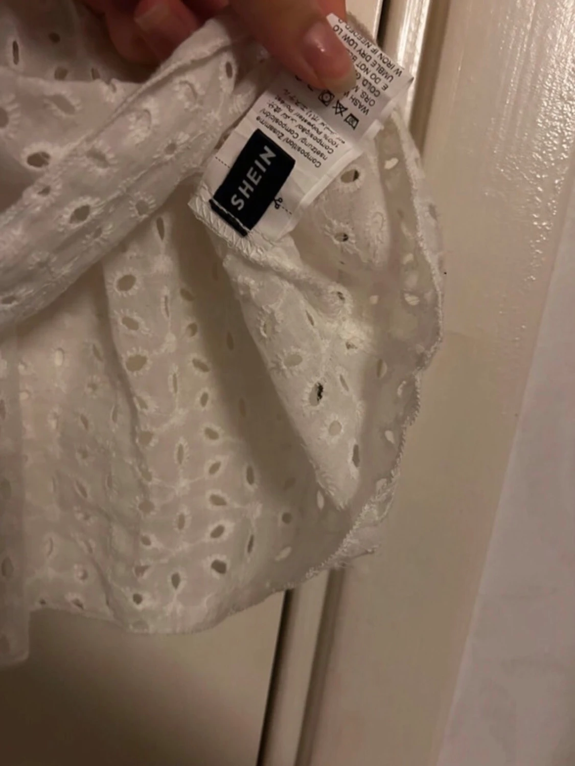 Vit blus med broderade detaljer från SHEIN - 2