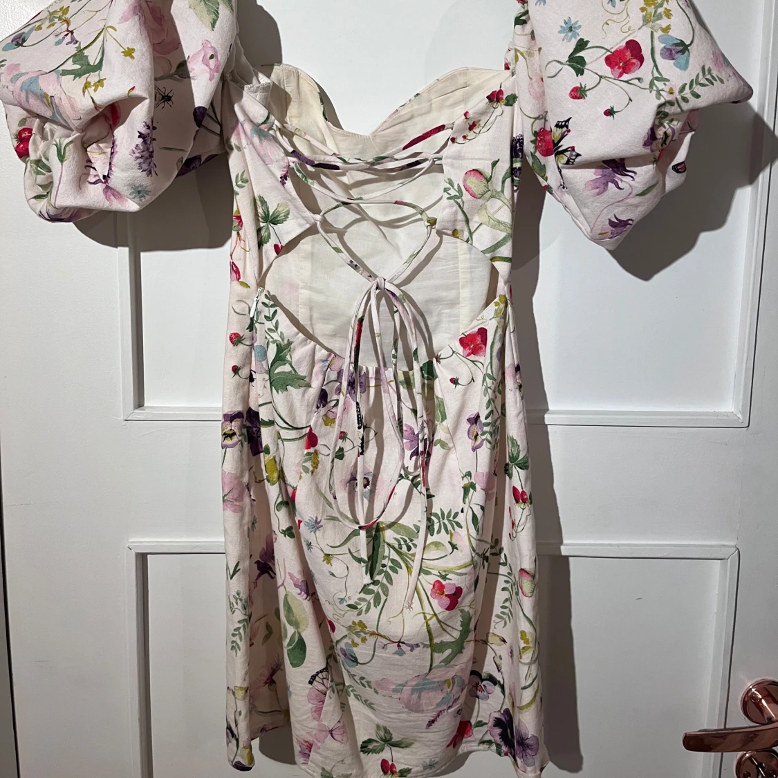 Blommig kortklänning från H&M - 1