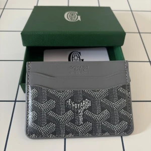 Plånbok/korthållare - Allt på bild ingår