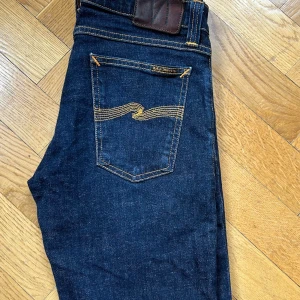 Nudie jeans - Nudie jeans|modell tight long john|storlek W29 L32|fint skick|inga defekter|mörkblå|