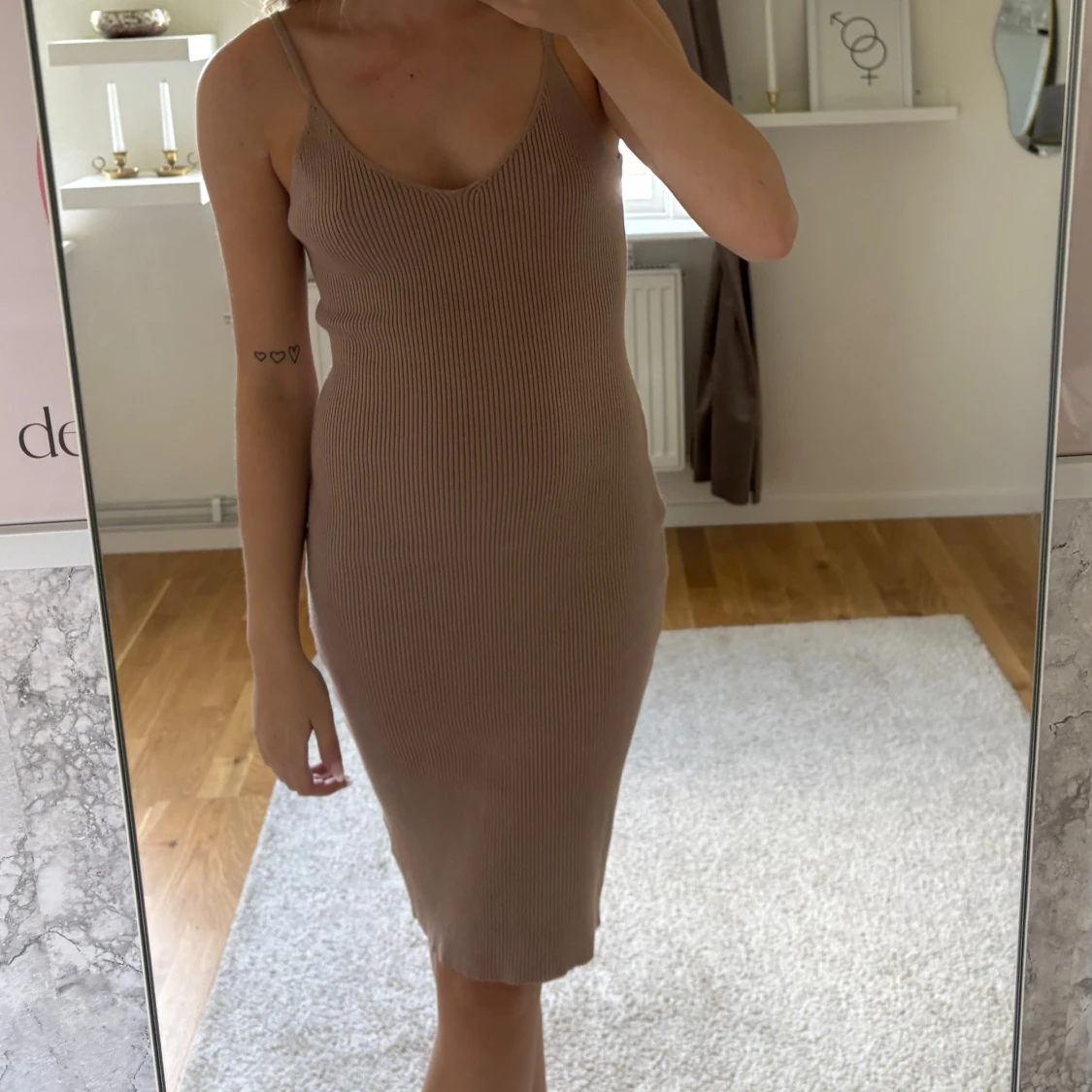 ”Stickad” klänning