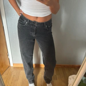 Svarta jeans JJXX - Snygga svarta jeans från JJXX i rak modell🥰